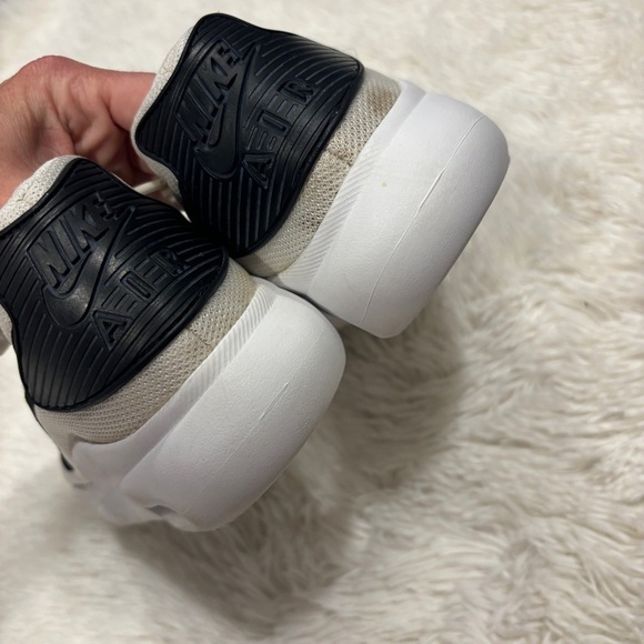 Nike Men’s Air Max Oketo white and black size 8 EUC - Picture 6 of 11